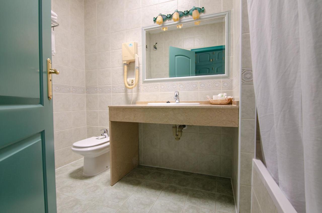 Hostal Manolo Garrucha Luaran gambar